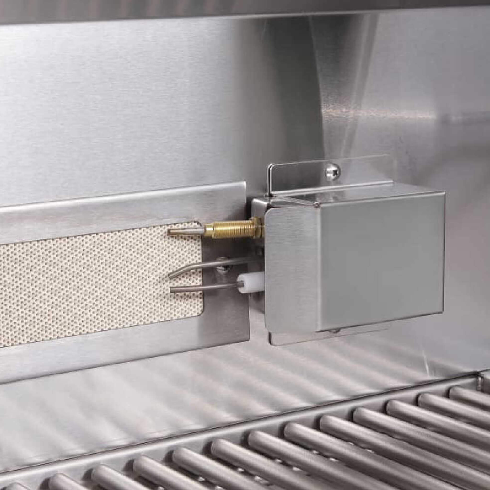 Edgestar 60K BTU 30-Inch Natural Gas Built-In Grill With Lighted Grill Area And Double Access Doors (SAK82568)