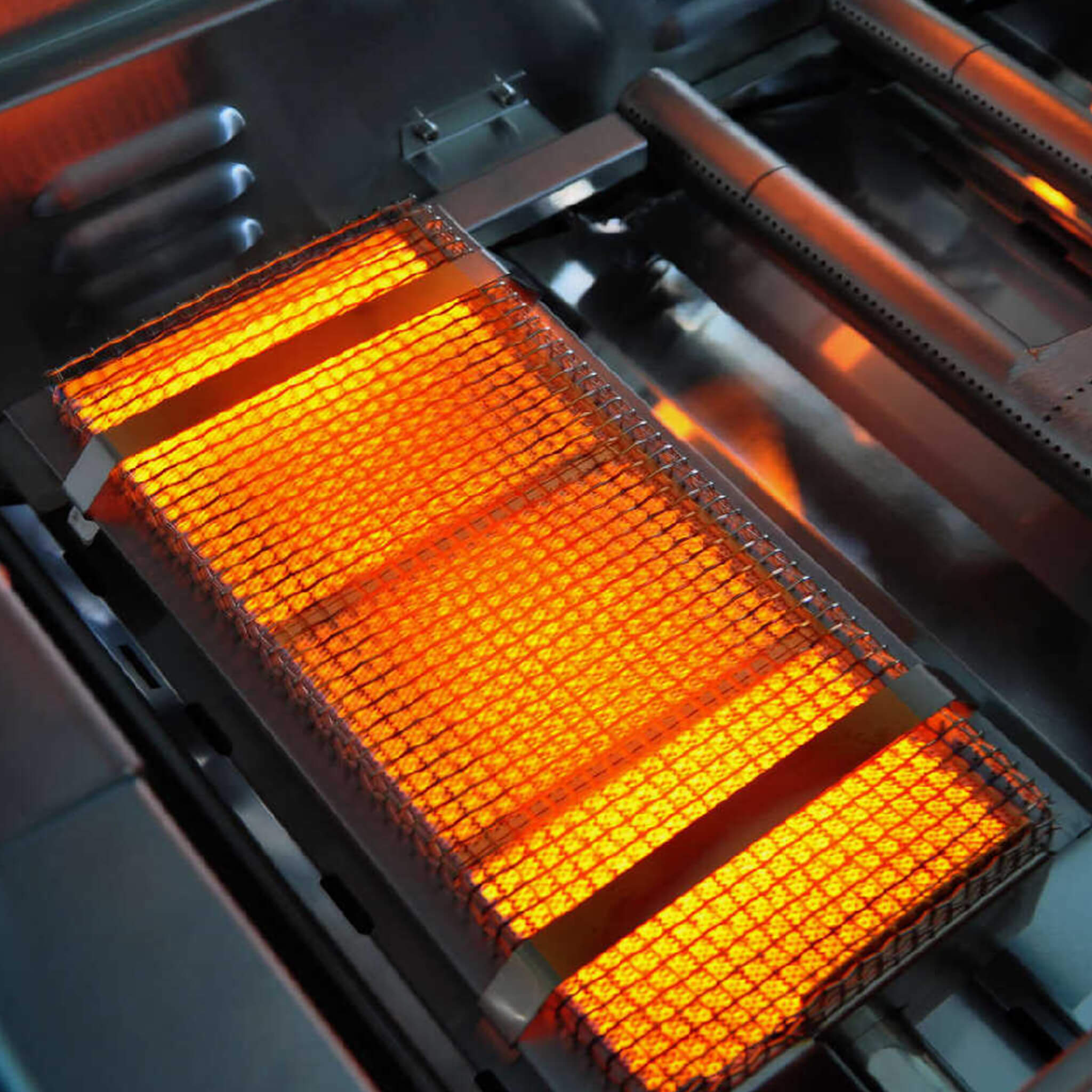 Edgestar 60K BTU 30-Inch Natural Gas Built-In Grill With Lighted Grill Area And Double Access Doors (SAK82568)