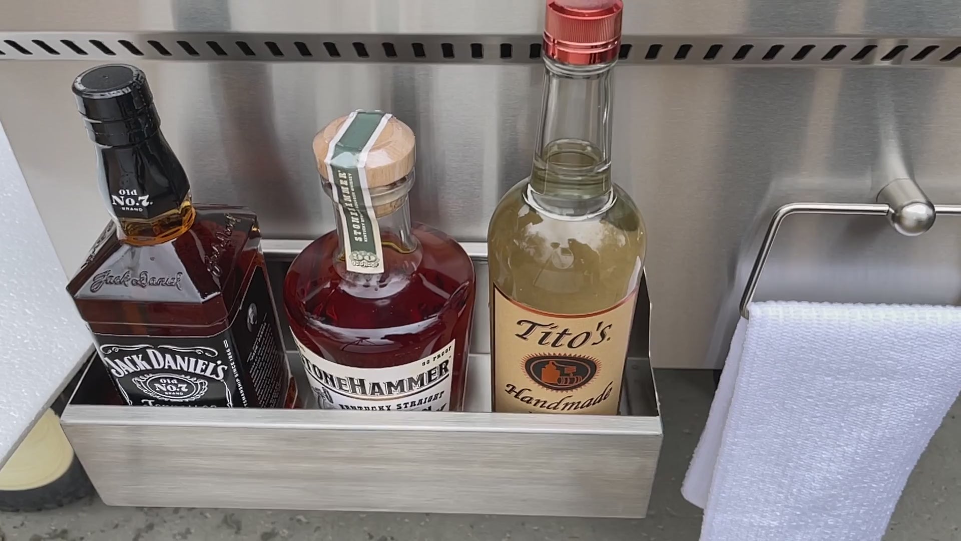 Load video: Kokomo Grills 30” Cocktail Station with Sink