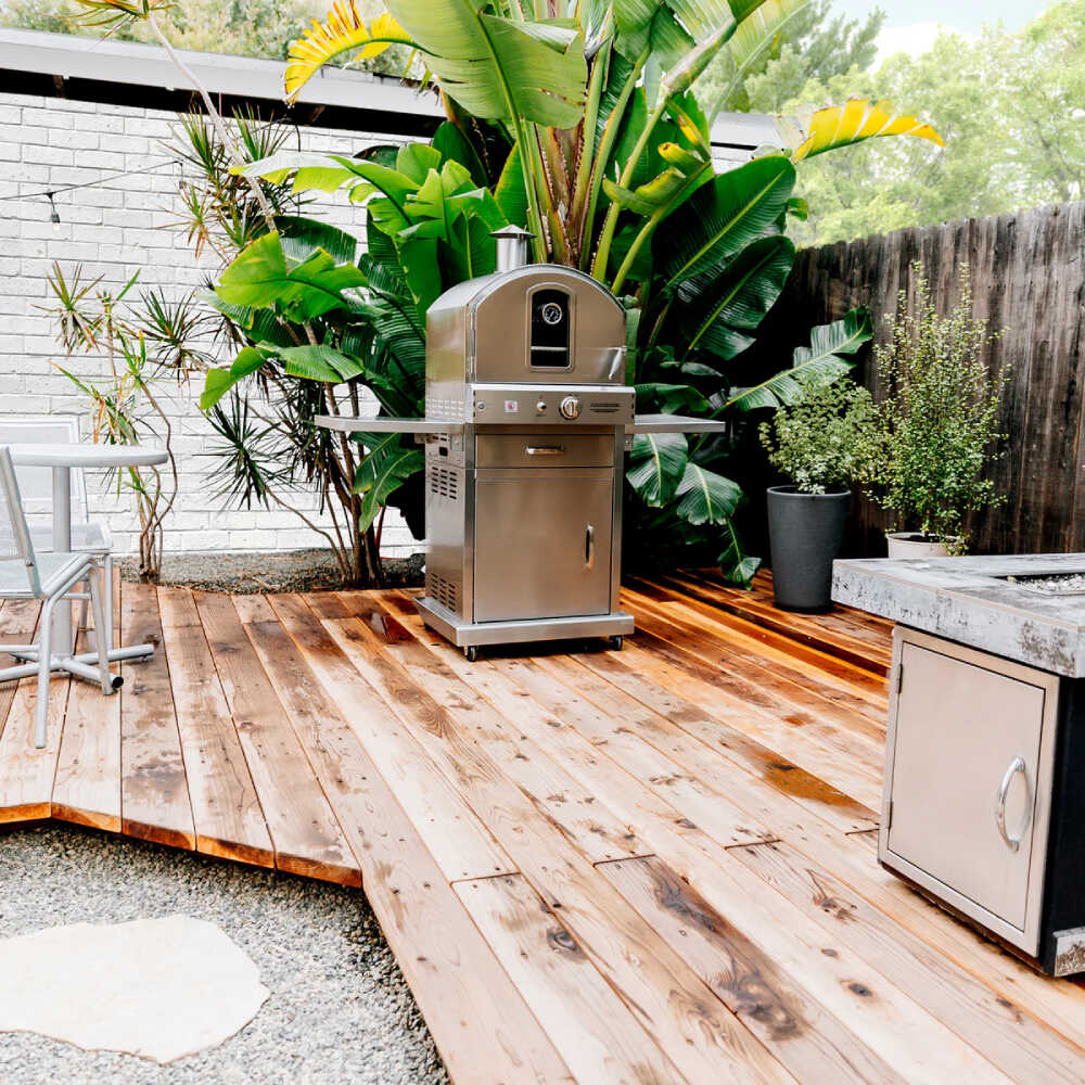 Summerset 60" Outdoor Freestanding Gas Pizza Oven [SS-OVFS-LP/NG] (SAK17543)